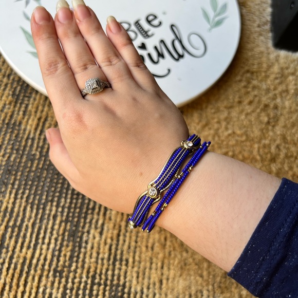 Beautiful set of 3 gold tone bracelets with blue beads - Picture 5 of 15